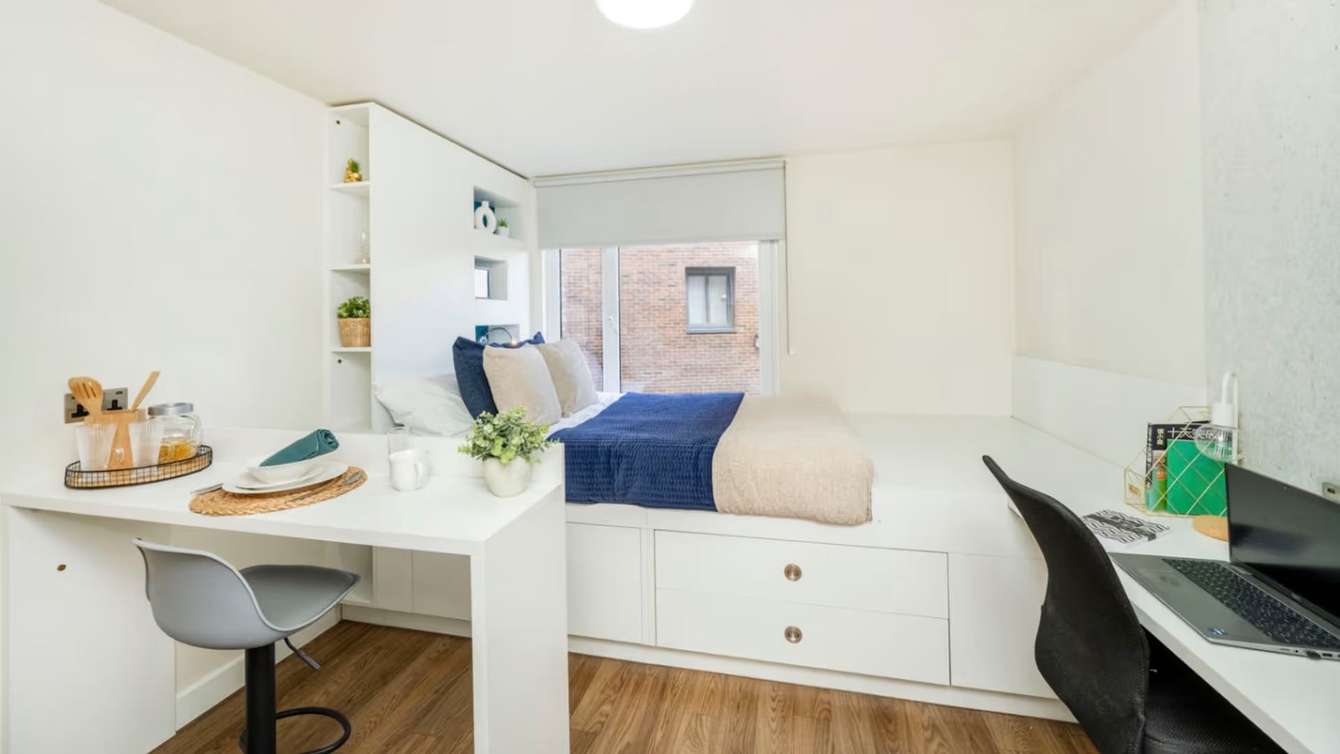Studio Plus (Fourth Floor)