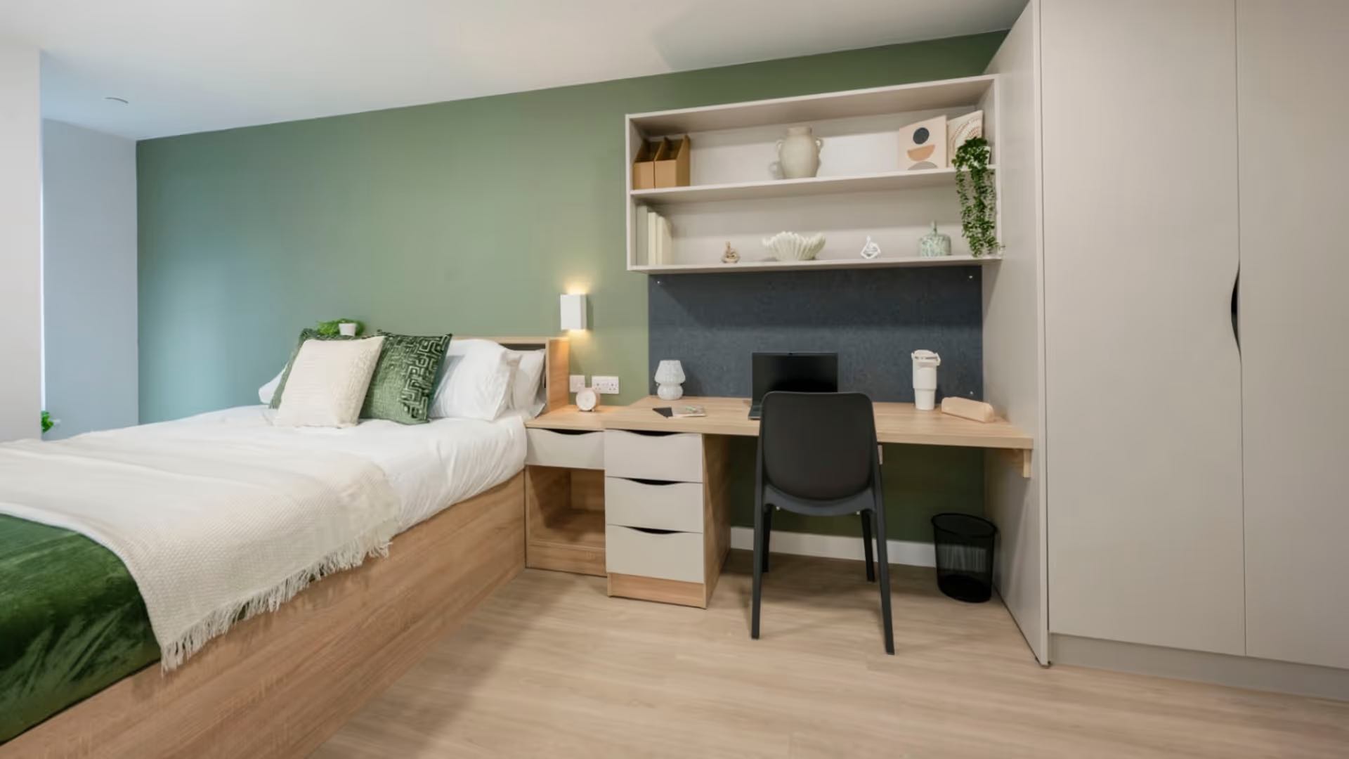 Premium Plus Studio