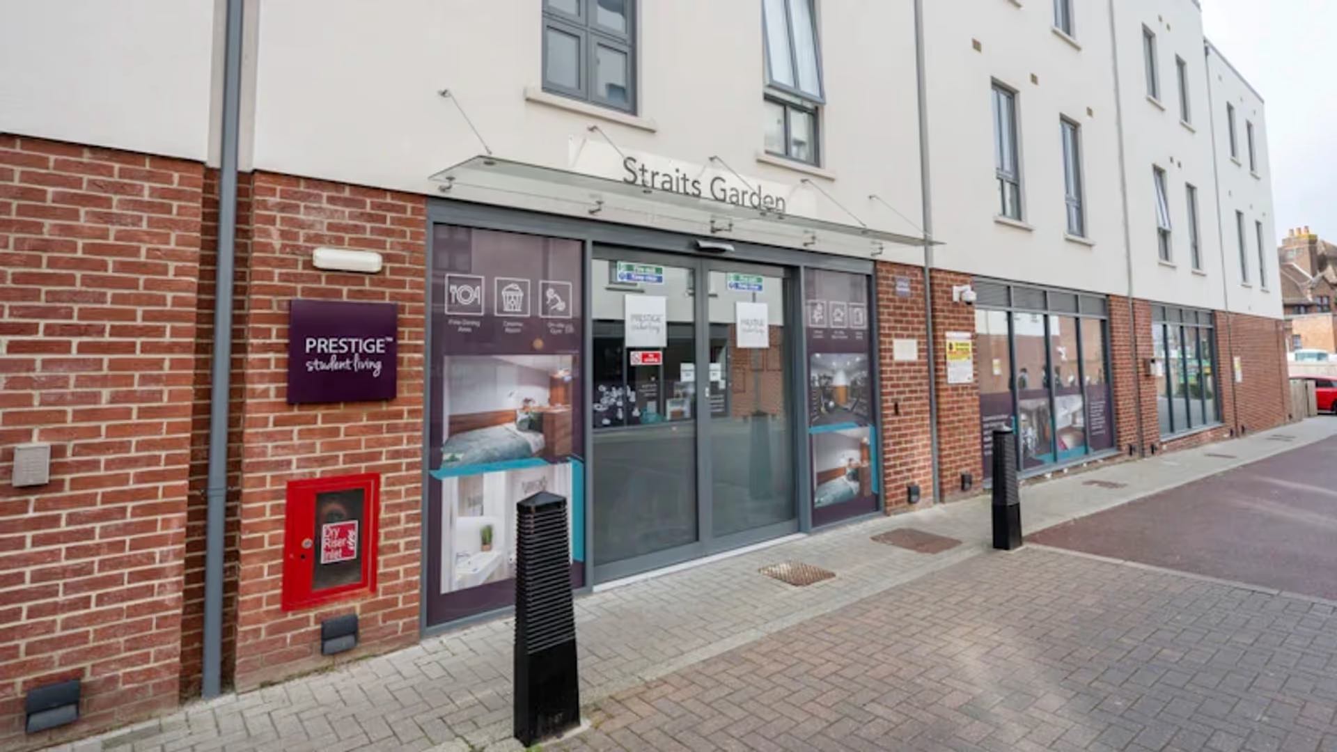 Straits Garden, Egham